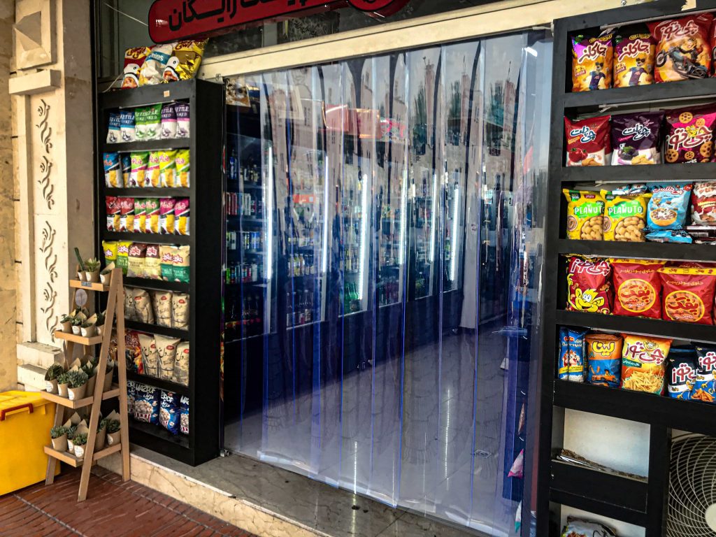 پرده فروشگاهی